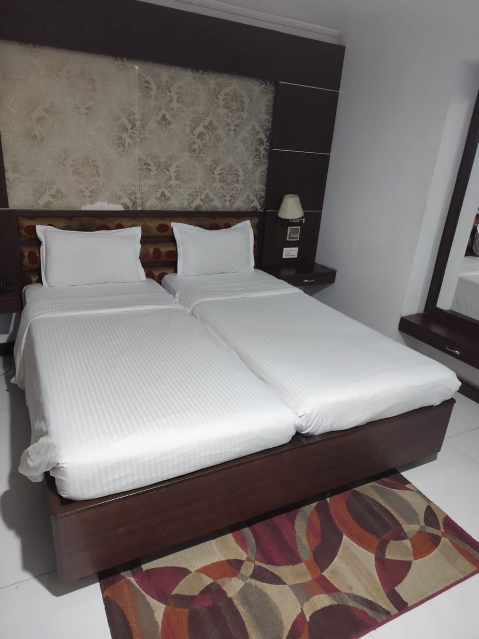 Standard Double Room | Desk, laptop workspace, soundproofing, iron/ironing board