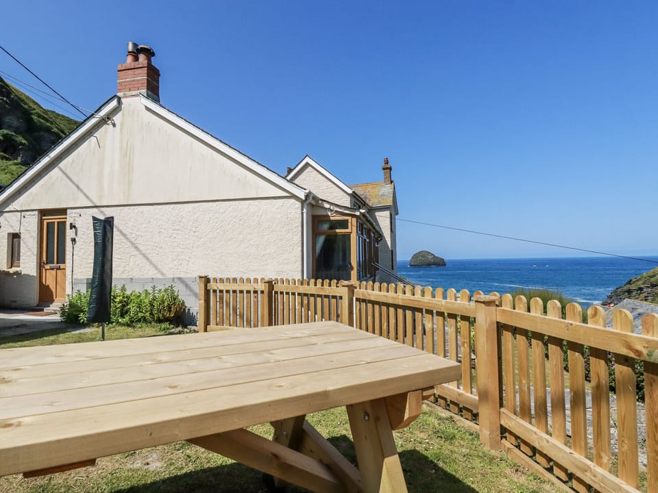 Cottage | Interior