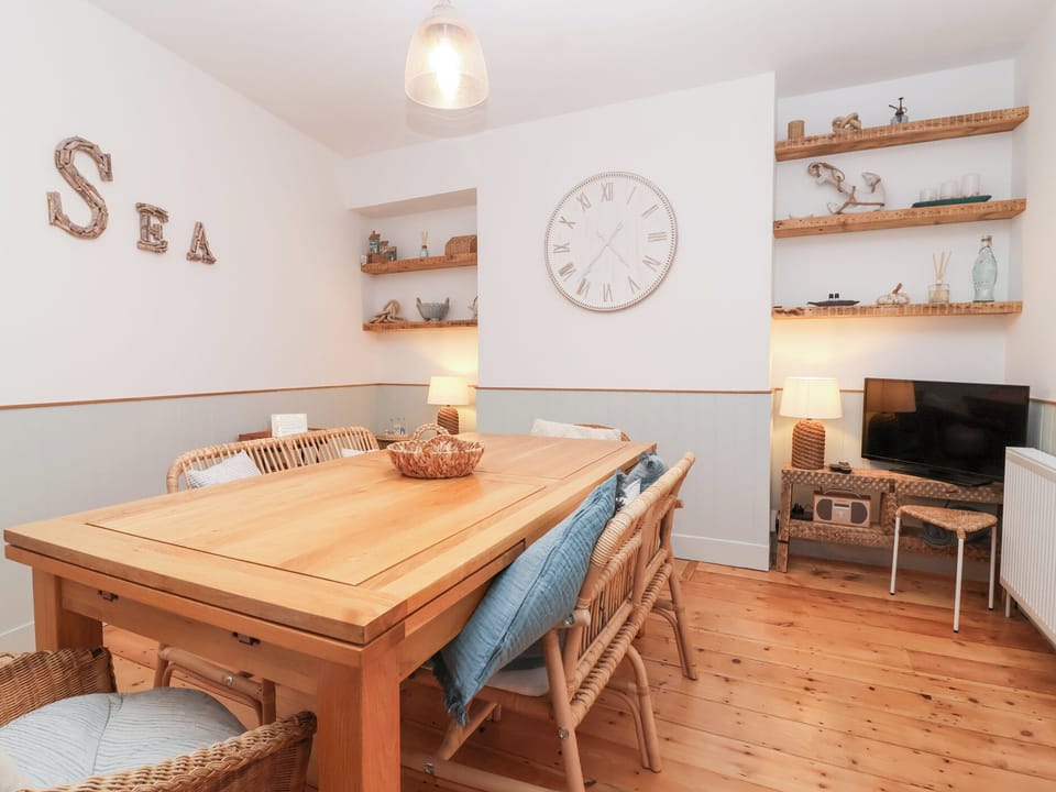 Cottage | Dining