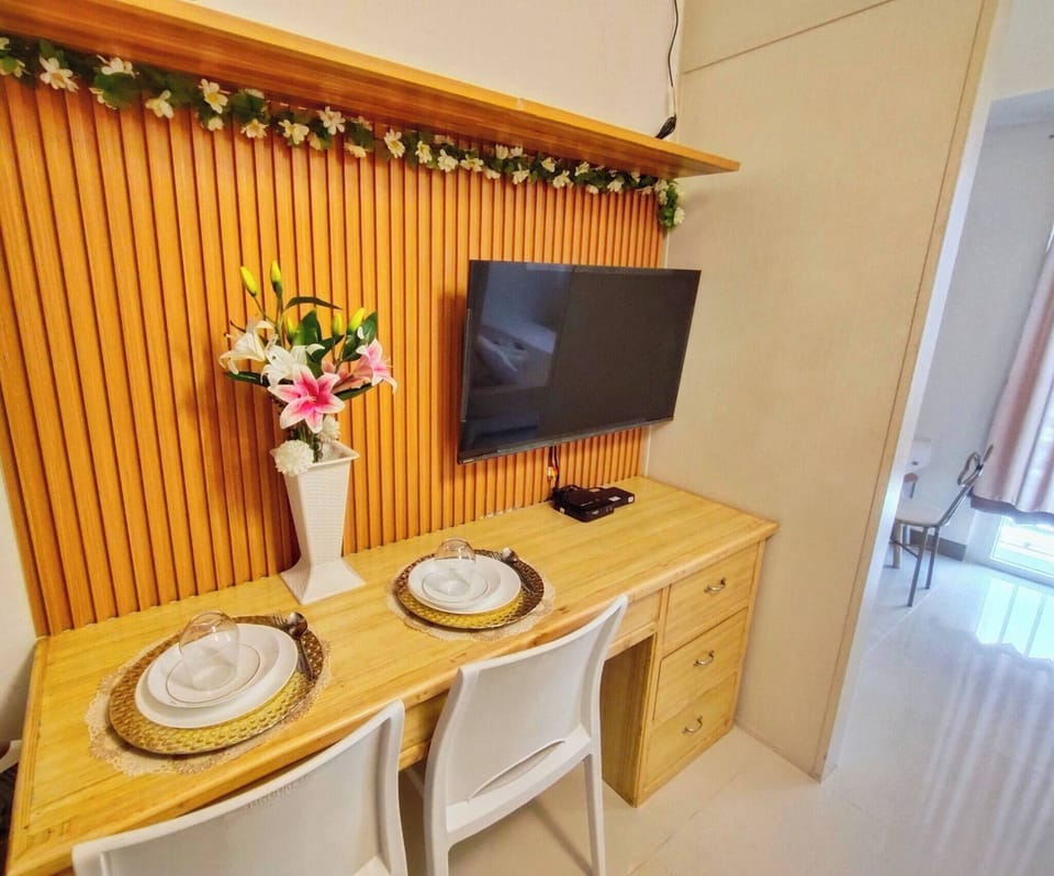 Condo, 1 Bedroom | Dining