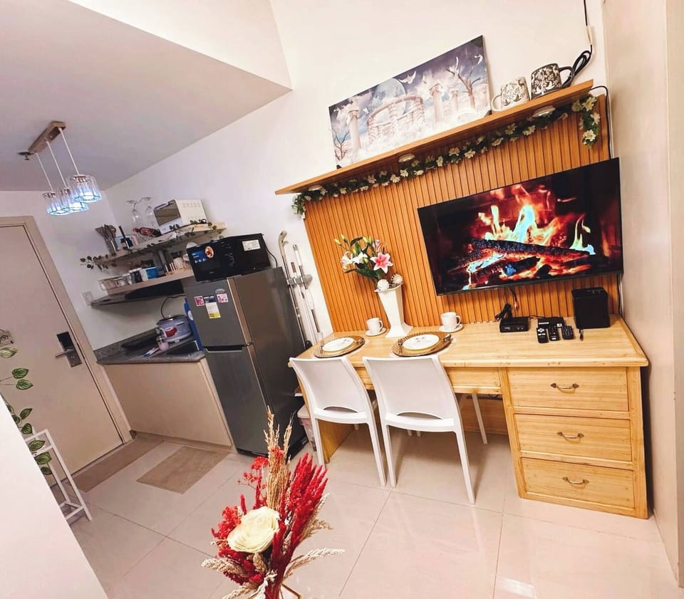 Condo, 1 Bedroom | Dining
