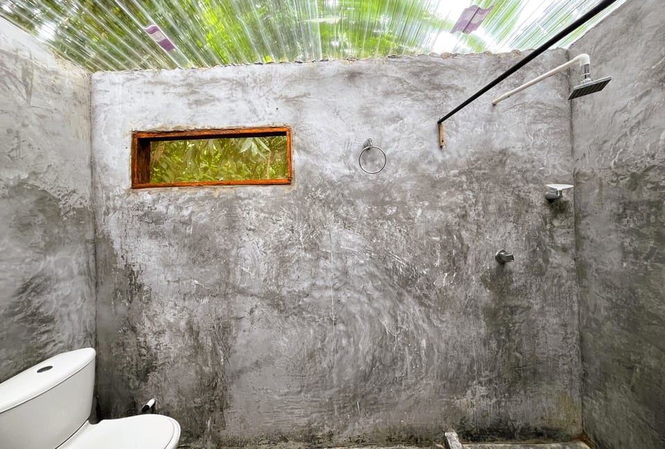 Comfort Bungalow, Garden View | Bathroom | Towels, soap, toilet paper