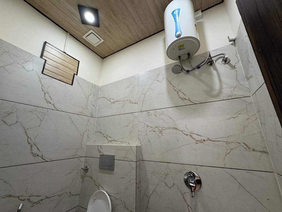 Family Room | Bathroom | Shower, slippers, towels, soap