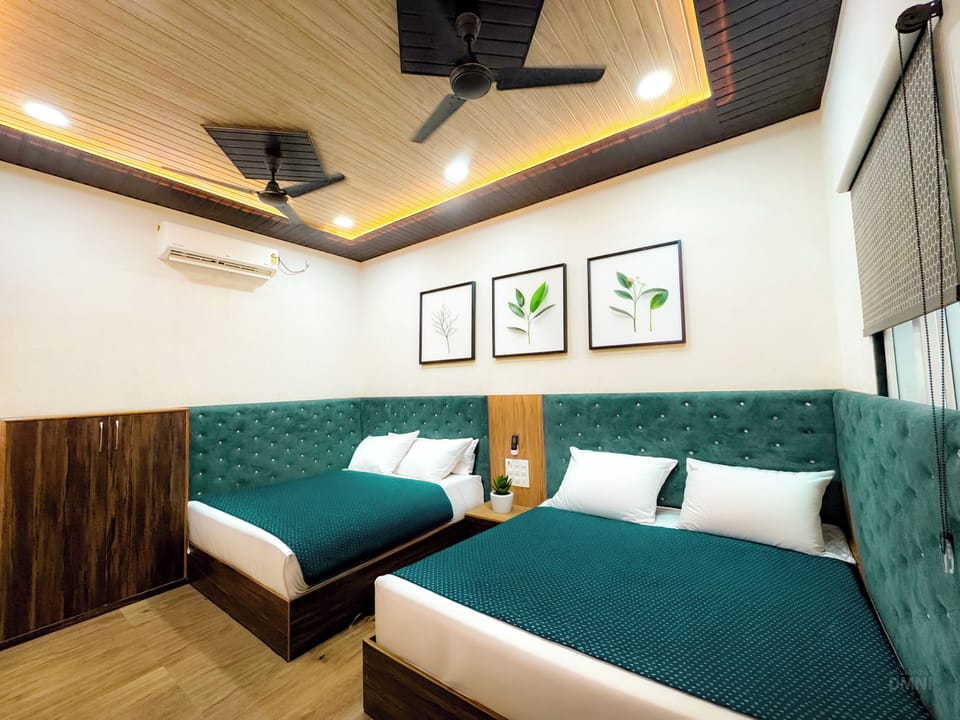 Family Room | Hypo-allergenic bedding available, laptop workspace, soundproofing