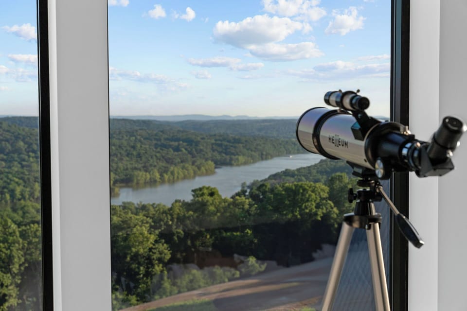 Enjoy stunning Ozark Mountain views just minutes from top Branson attractions like Silver Dollar City. This peaceful retreat near Table Rock Lake offers the perfect blend of nature, adventure, and relaxation for your unforgettable Branson getaway.