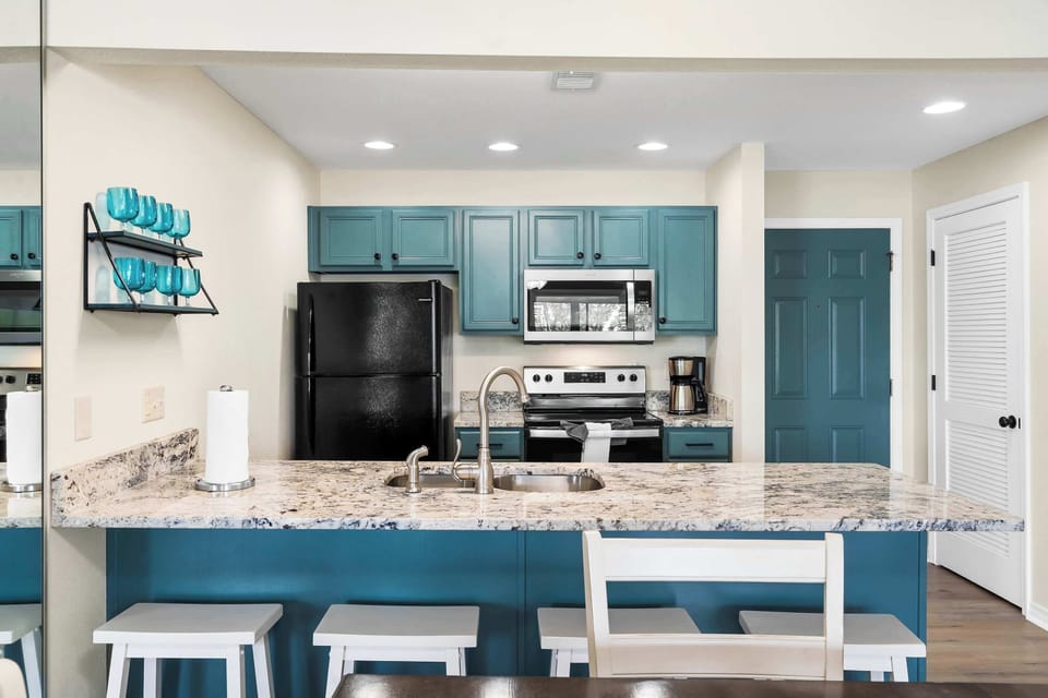 Condo, Multiple Beds, Balcony (Sunset View at Anchor’s Point) | Private kitchen | Fridge, microwave, oven, stovetop