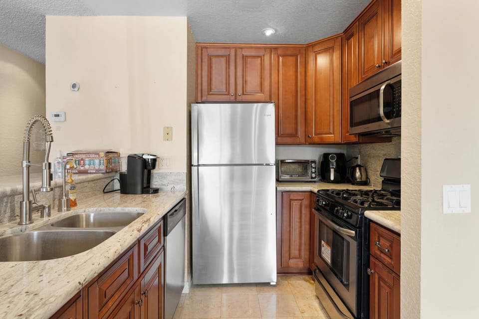 Electric kettle, toaster