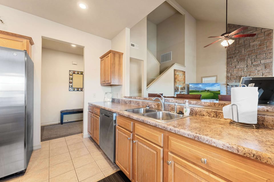 Condo, Multiple Beds, Balcony, Mountain View (The Nest on Birdie Lane) | Interior