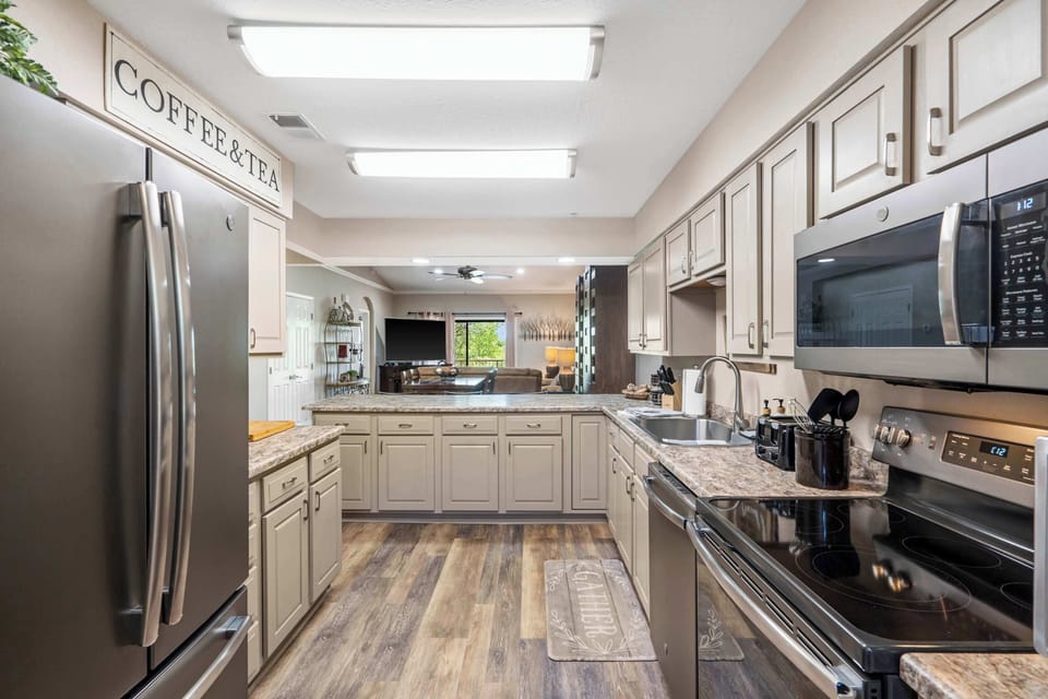 Condo, Multiple Beds, Balcony, Garden View (Cozy Comfort Retreat) | Private kitchen | Fridge, microwave, oven, stovetop