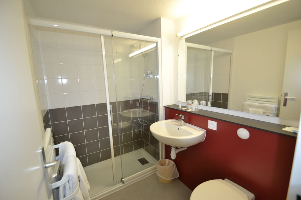 Shower, free toiletries, hair dryer, towels