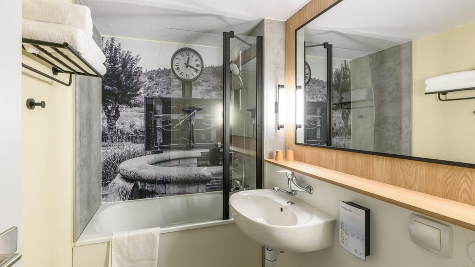 Combined shower/tub, eco-friendly toiletries, hair dryer, towels