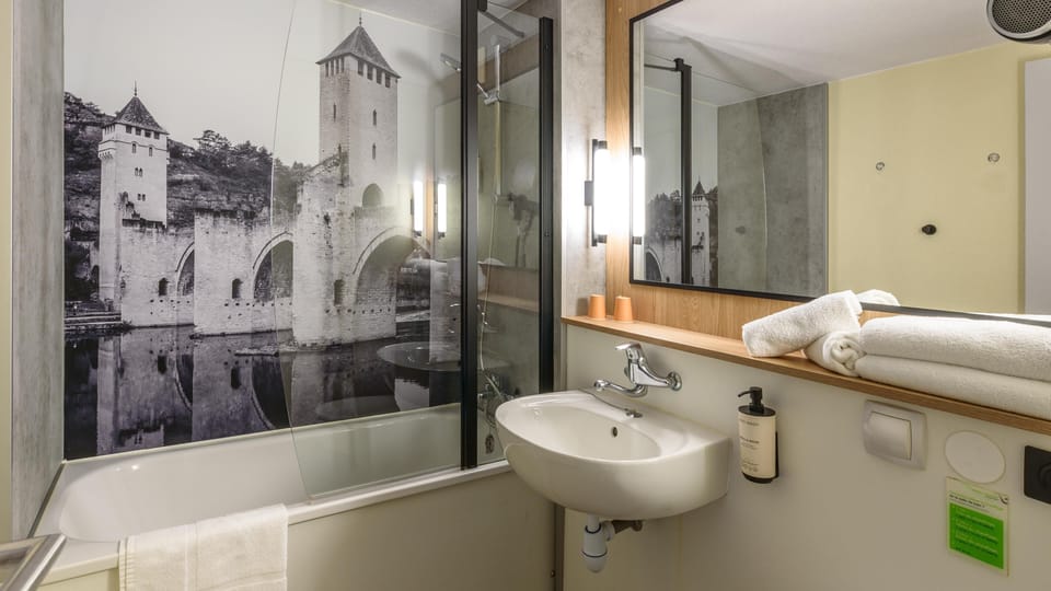 Combined shower/tub, eco-friendly toiletries, hair dryer, towels