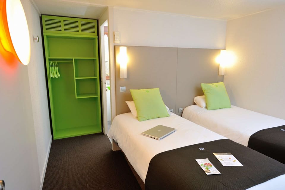 Standard Room, 3 Twin Beds | Desk, soundproofing, free cribs/infant beds, free WiFi