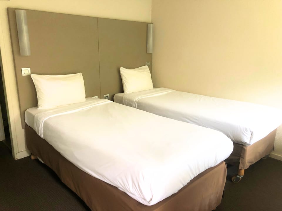 Standard Room, 2 Twin Beds | Desk, soundproofing, free cribs/infant beds, free WiFi