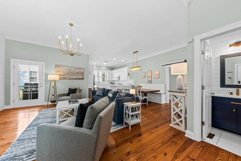 Inviting open floor plan to start your vacation off right!