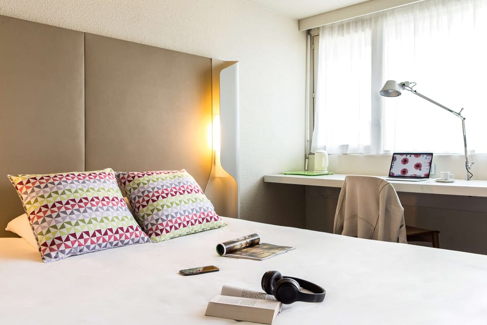 Standard Room, 1 Double Bed | Premium bedding, desk, laptop workspace, blackout drapes