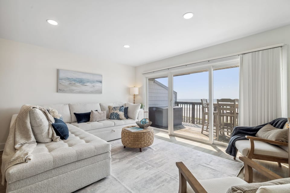 Livingroom, deck view