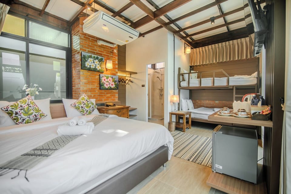 Economy Single Room, Multiple Beds, Pool View | Individually decorated, individually furnished, desk, laptop workspace