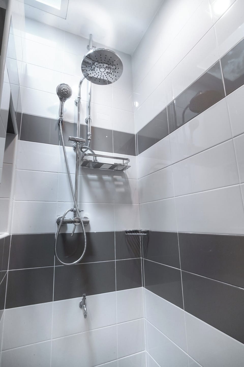 Family Triple Room, Multiple Beds, Private Bathroom, Garden View | Bathroom | Shower, free toiletries, hair dryer, bidet