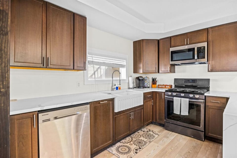 Bright, Modern Cooking Space