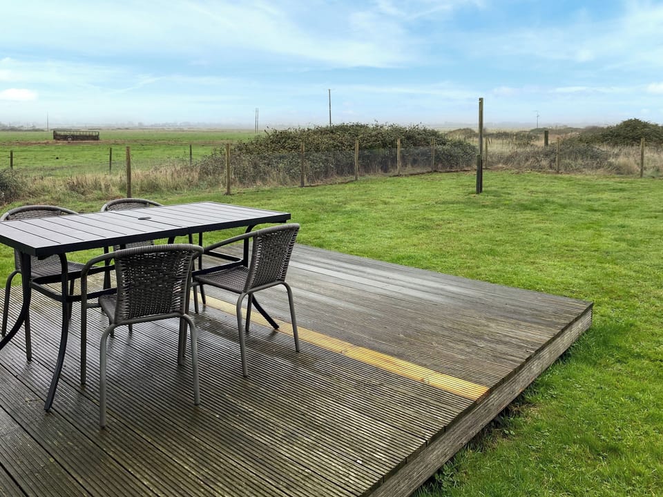 Enclosed and dog friendly garden | Humperdink, St Osyth, near Clacton on Sea