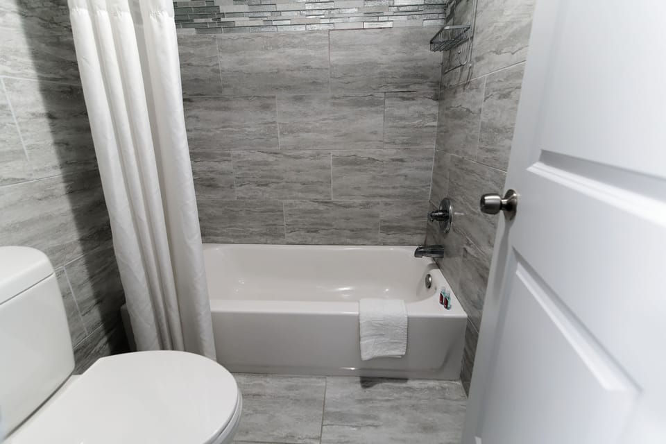Towels, soap, shampoo, toilet paper