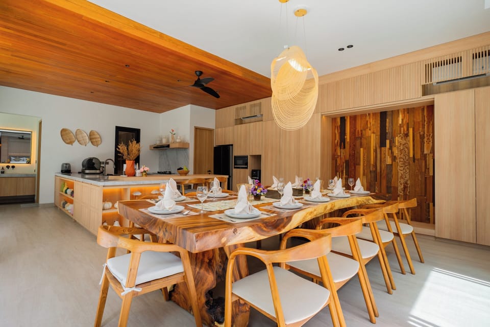 Family Villa, 6 Bedrooms, Private Pool | In-room dining