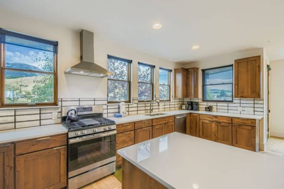 Plenty Of Counterspace for Meal Prep