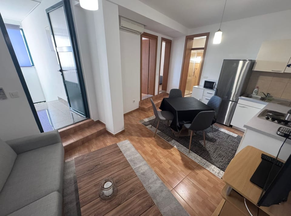 Apartment (Three Bedroom Apartment) | Dining room