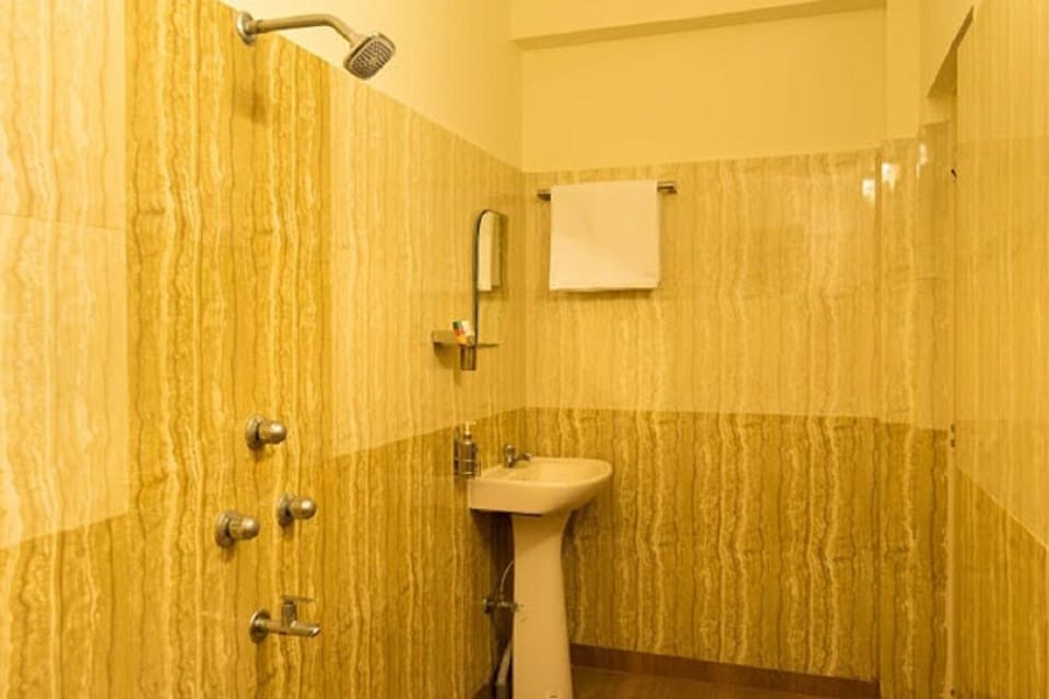 Towels, soap, shampoo, toilet paper