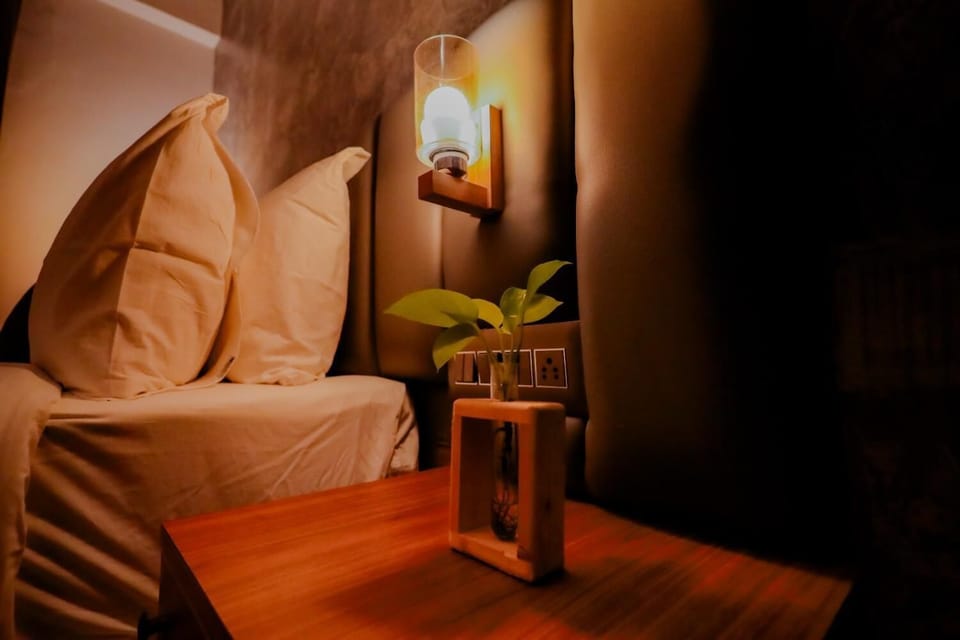 Room, Garden View | Desk
