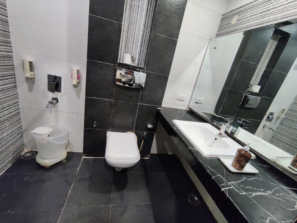 Club Room | Bathroom | Shower, free toiletries, slippers, towels