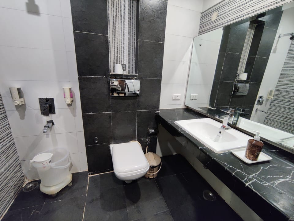 Club Room | Bathroom | Shower, free toiletries, slippers, towels