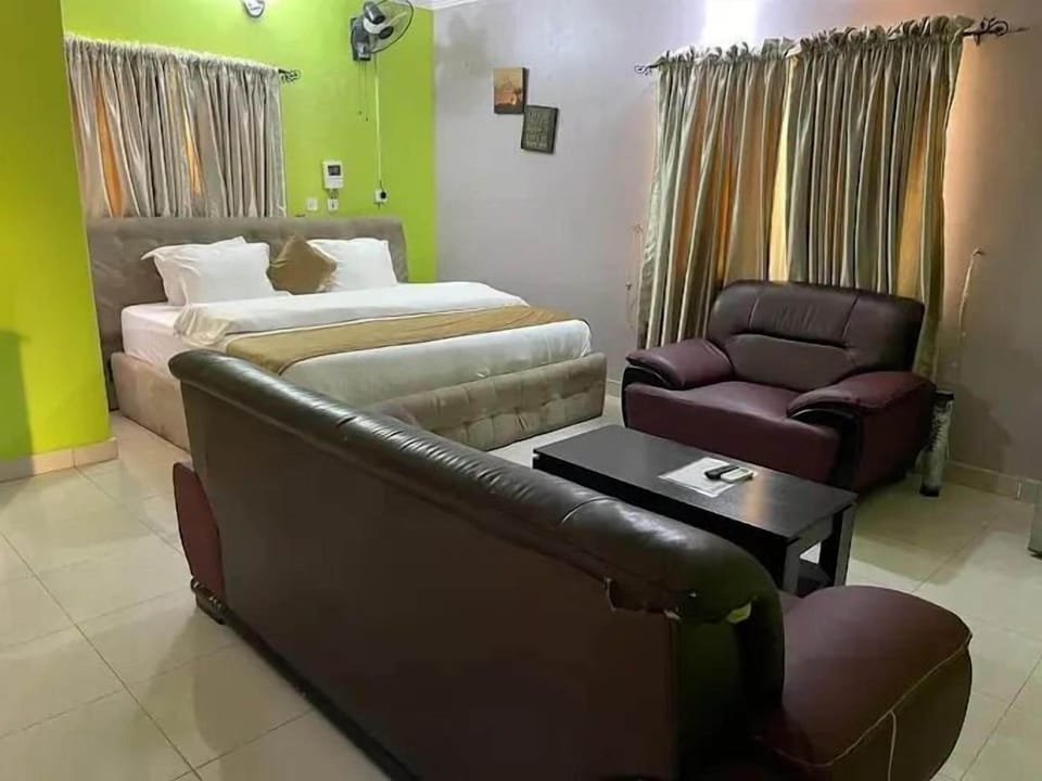 Comfort Room, Balcony, City View | Desk, laptop workspace, soundproofing, free WiFi