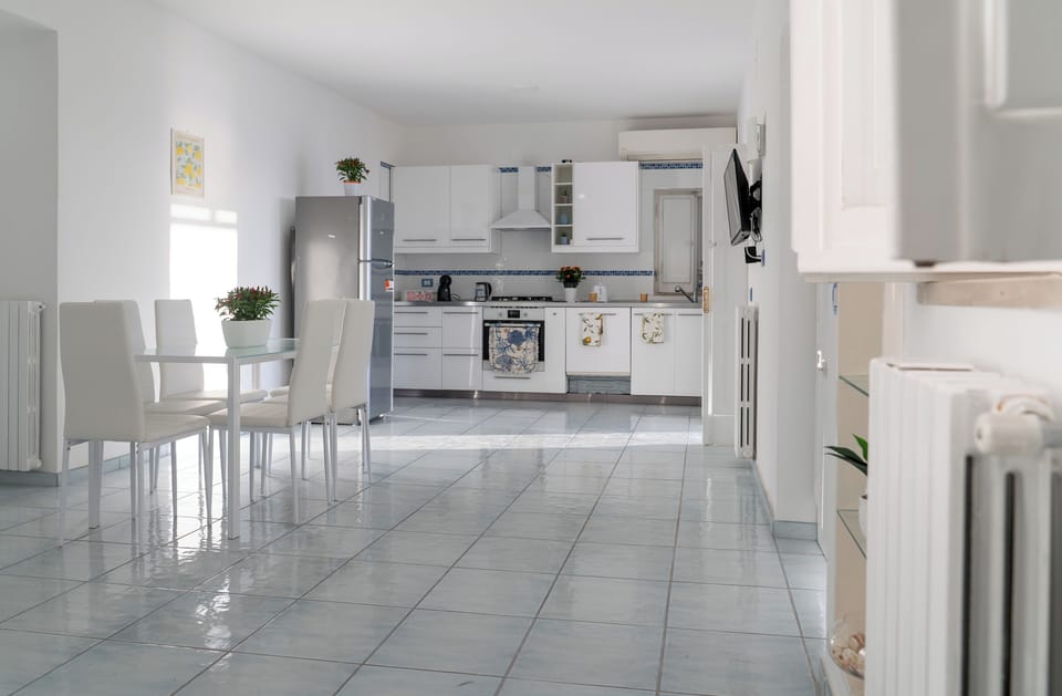 Comfort House, Bay View | Private kitchen | Fridge, microwave, oven, stovetop
