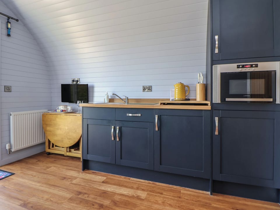 Fridge, microwave, toaster, cookware/dishes/utensils