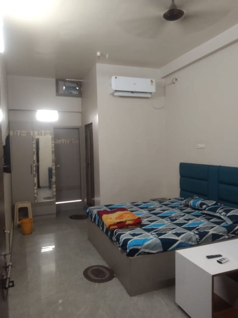 WiFi (free), bed sheets