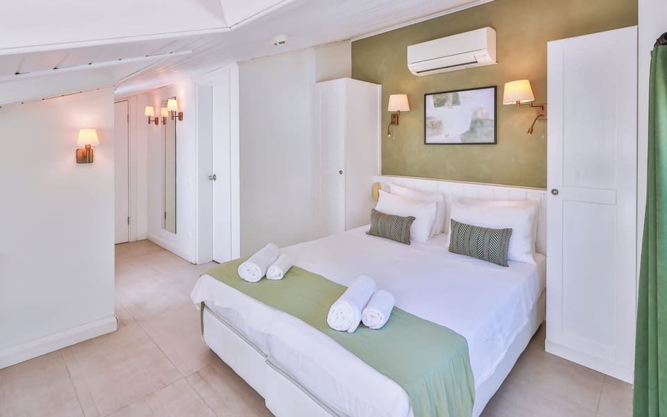 Rooftop Room with Mountain View | Premium bedding, minibar, in-room safe, blackout drapes