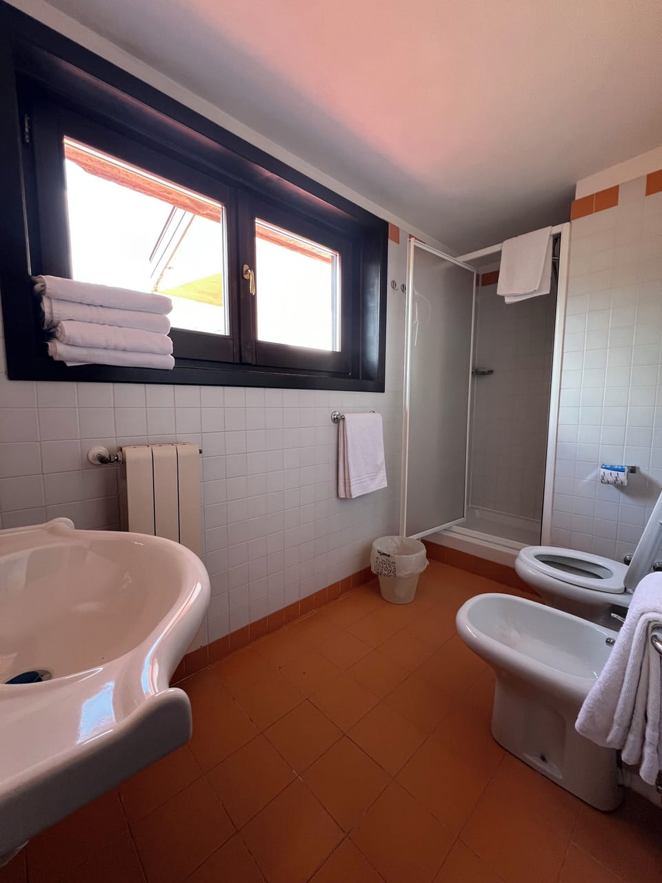Standard Quadruple Room | Bathroom | Shower, hair dryer, towels, soap