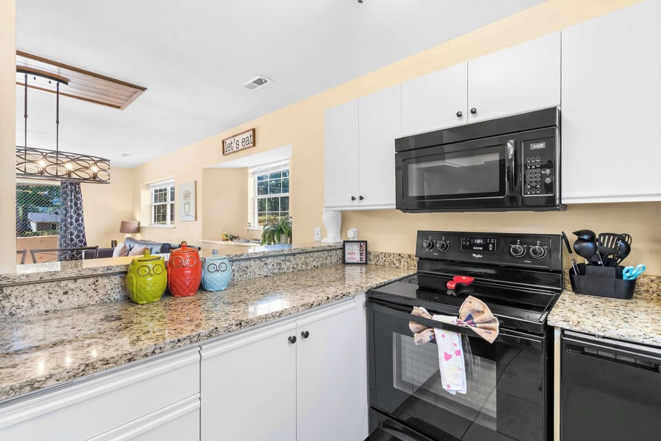 Condo, Multiple Beds, Patio, Golf View (Fairway View Escape) | Private kitchen | Fridge, microwave, oven, stovetop