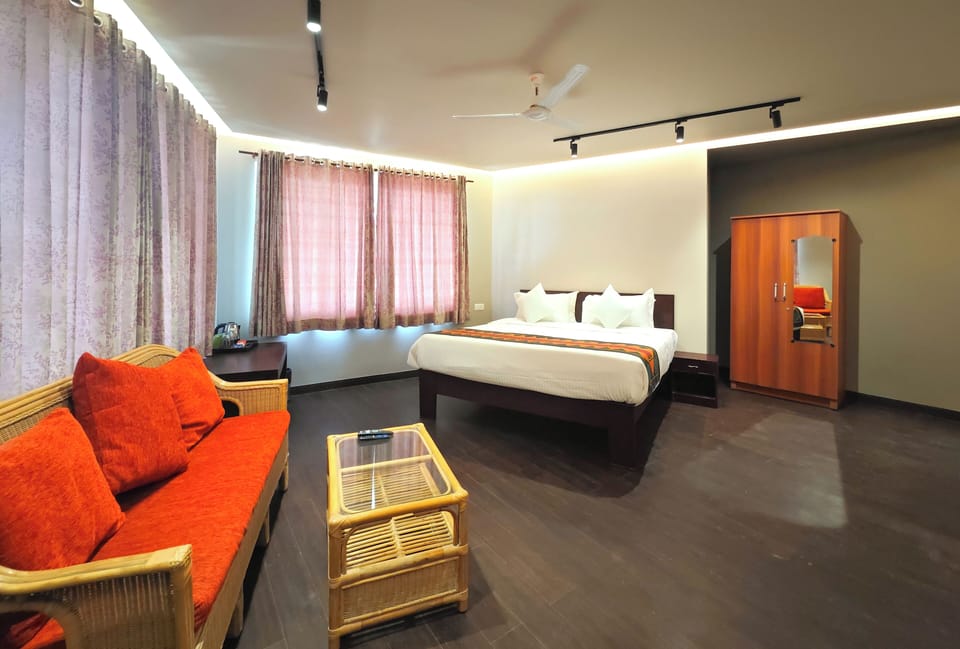 Deluxe Double Room, Non Smoking | Desk, laptop workspace, iron/ironing board (on request), WiFi (free)