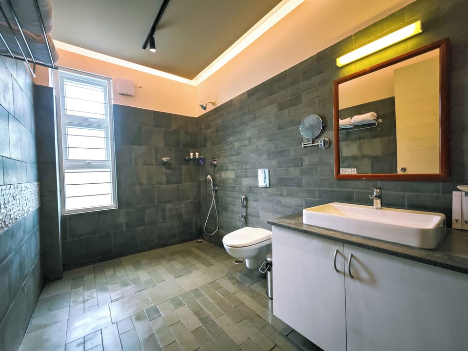 Double Room, 1 King Bed, Balcony, Valley View | Bathroom | Shower, slippers, towels, soap