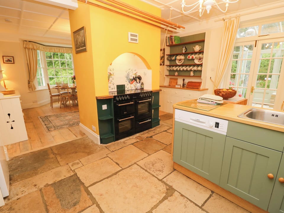 Fridge, microwave, dishwasher, toaster