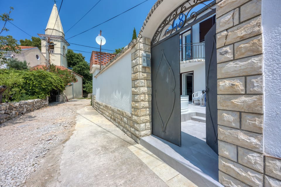 Standard House, 4 Bedrooms, 2 Bathrooms (Captain's House - Sv. Jakov /w) | Exterior detail