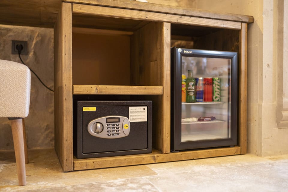 Deluxe Suite, Balcony, City View | Safe