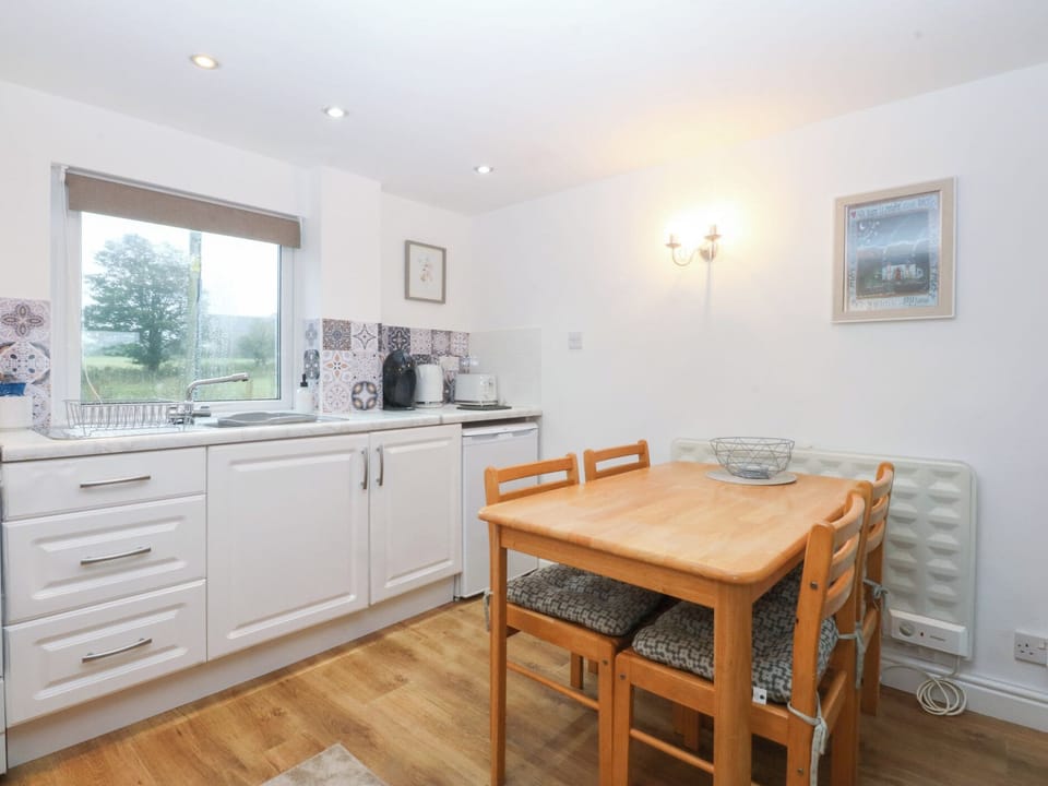 Cottage | Dining