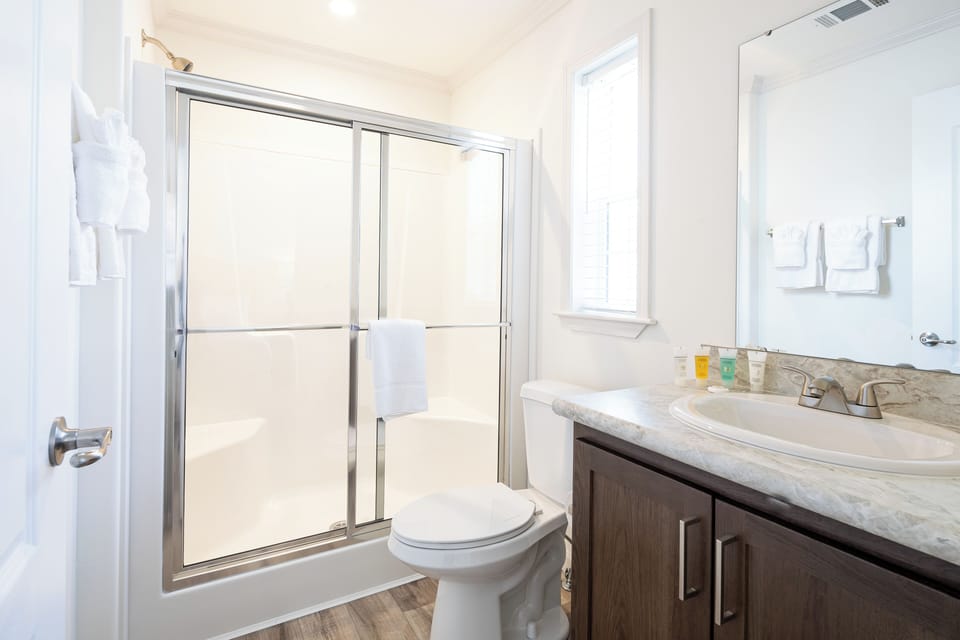 Family Mobile Home, 3 Bedrooms, Non Smoking, Pets Allowed | Bathroom