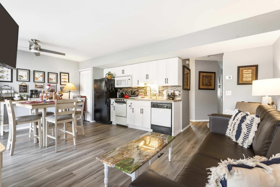 Condo, 1 Queen Bed with Sofa bed, Patio, Golf View (Fisherman's Lure) | Interior