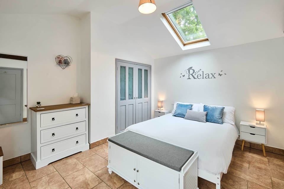 Kestrel Cottage, Happisburgh - Host & Stay