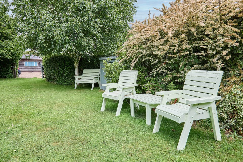 Kestrel Cottage, Happisburgh - Host & Stay